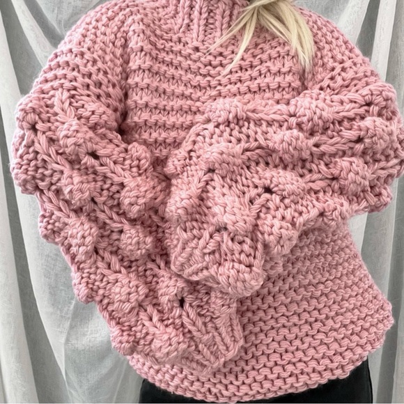 Sweaters - Pink popcorn chunky cable knit sweater small